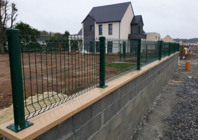 Installation, pose de clôtures sur muret à Caen - AVAE Paysage