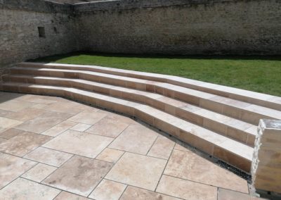Installation et pose terrasse en pierre à Caen - AVAE Paysage